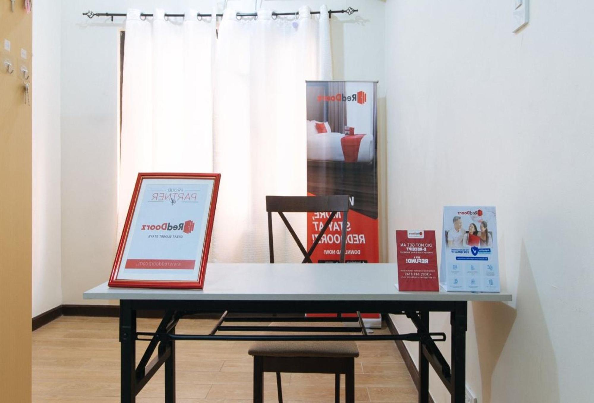 RedDoorz near Cebu Metropolitan Cathedral Hotel Exterior foto