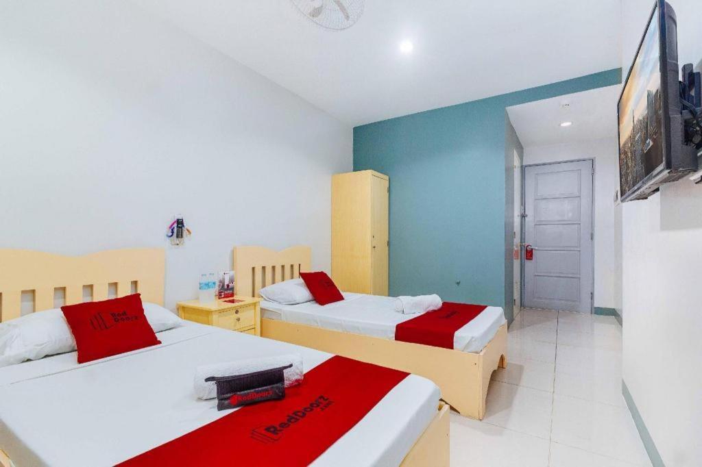 RedDoorz near Cebu Metropolitan Cathedral Hotel Exterior foto